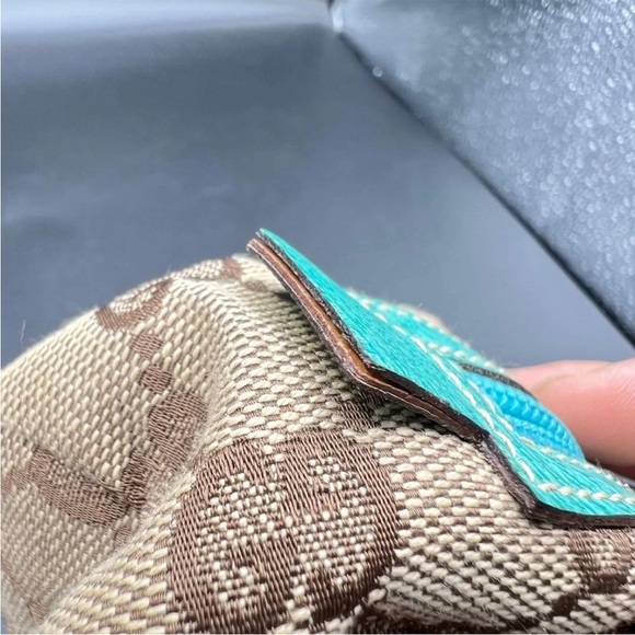 Gucci Tan and Teal Patterned Pouch - Picture 9 of 10